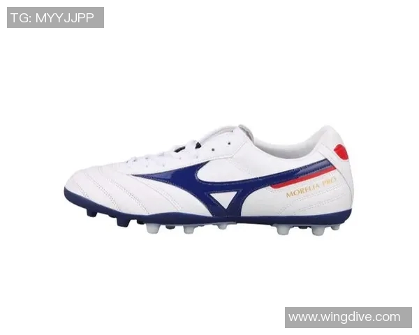 选择适合脚宽的足球鞋攻略助你提升场上表现与舒适度 选择适合脚宽的足球鞋攻略助你提升场上表现与舒适度